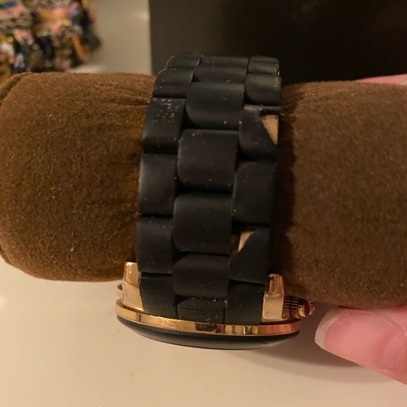 Michael Kors Watch - Picture 4 of 8